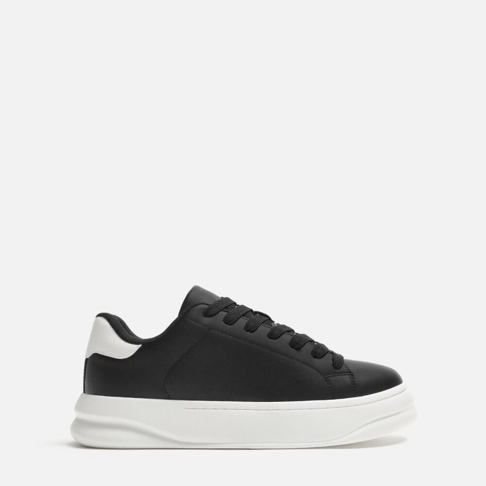 fashion sneaker.